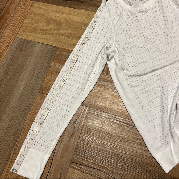 Lululemon Breeze By Shirt Women's White Long Sleeve Breathable Run Top Gym - Picture 6 of 9